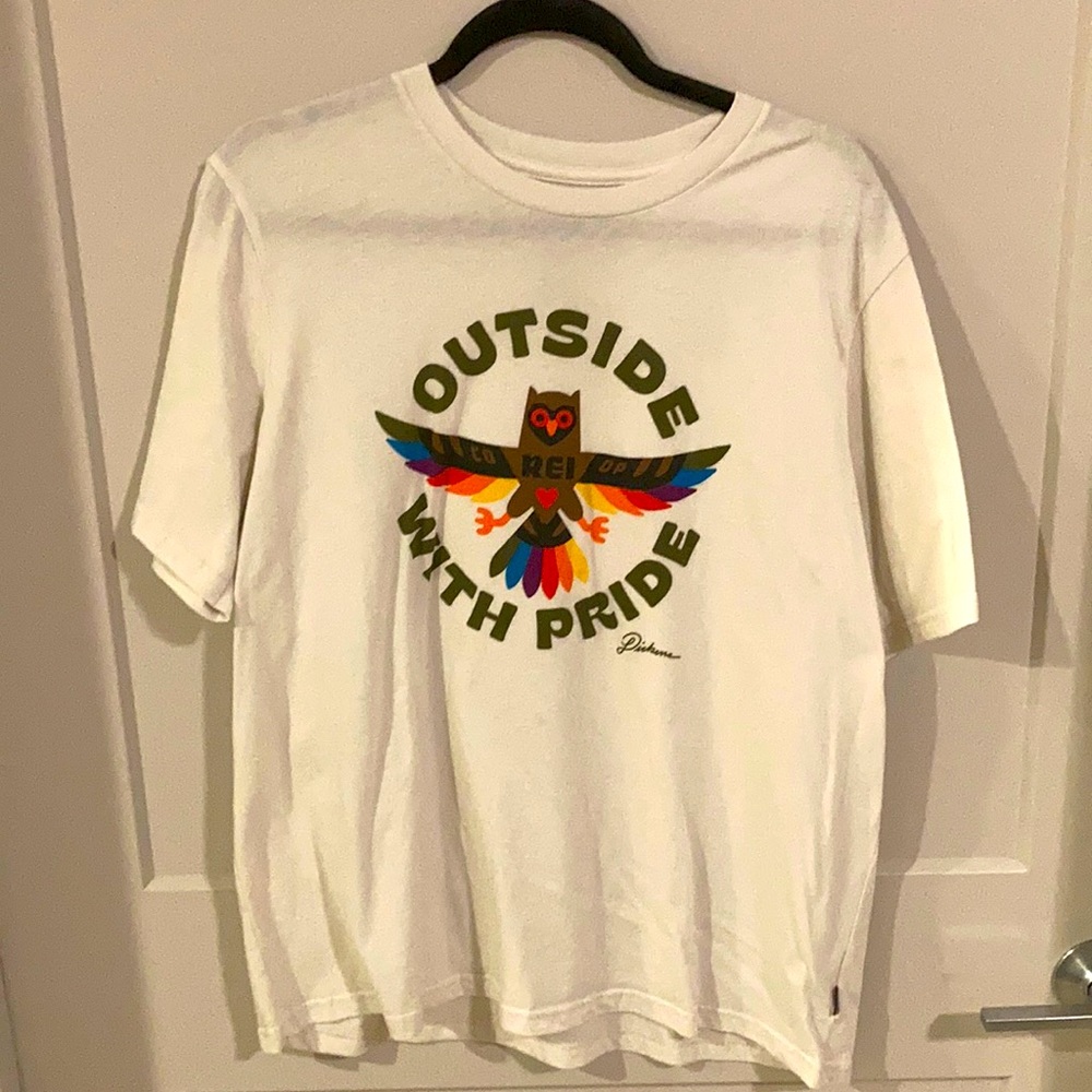 REI graphic tee